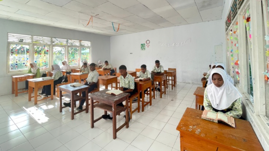 Peserta Didik Menghafal Al-Qur’an Juz 30, Guru MTs Negeri 2 Maluku Tenggara: Harus Semangat Dalam Menghafal Al-Qur’an