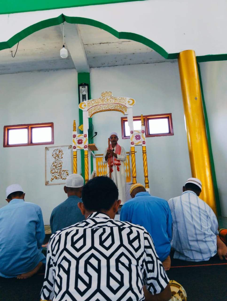 Penyuluh Agama Arobi Ngabalin Sampaikan Khutbah Bermakna di Masjid Al Muttaqin, Ohoi Danar Sare.